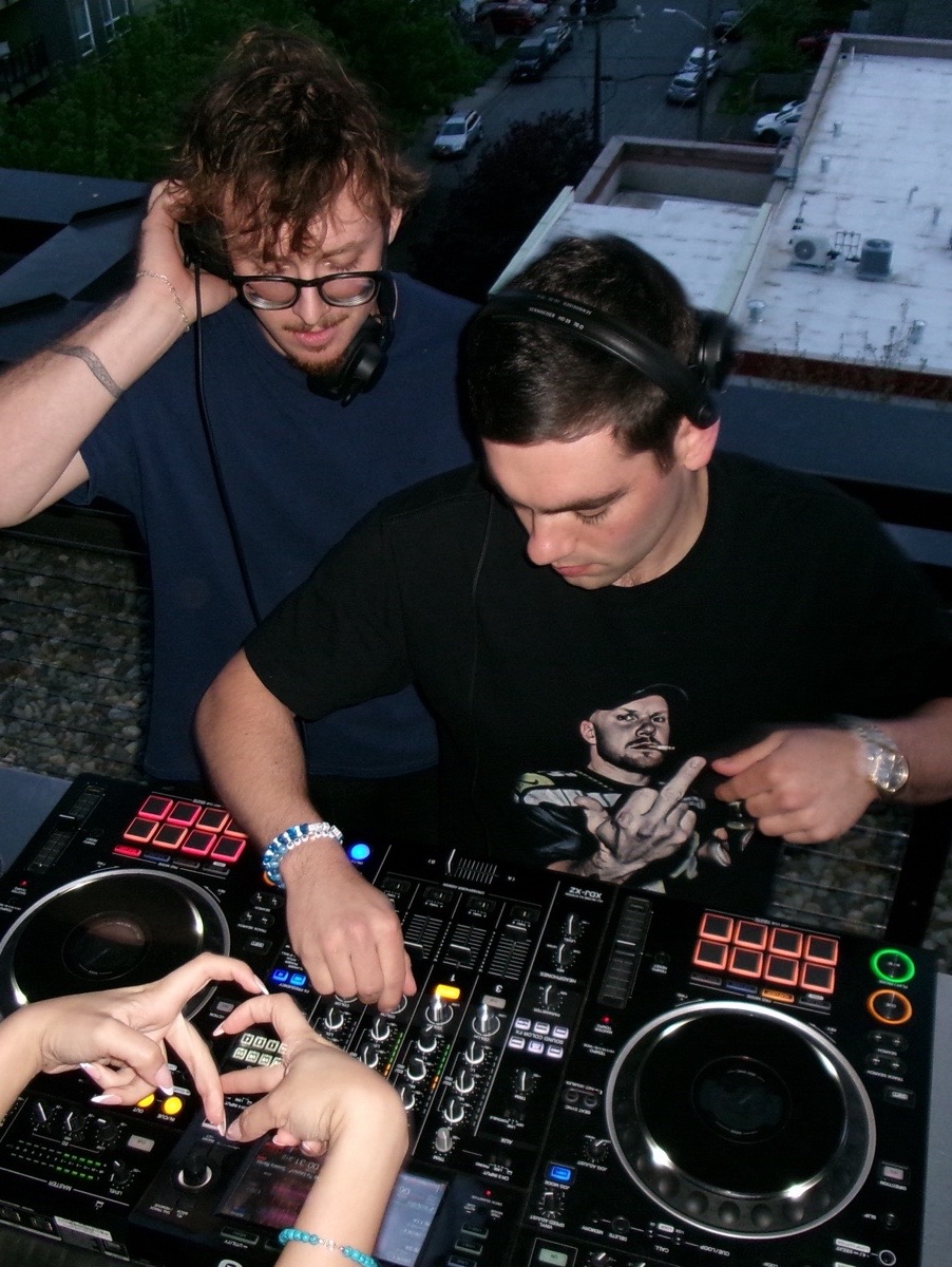 Brem B2B Larson @Roam